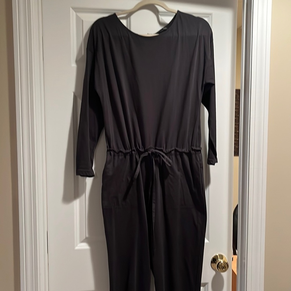 Zara green jumpsuit with loose fit.